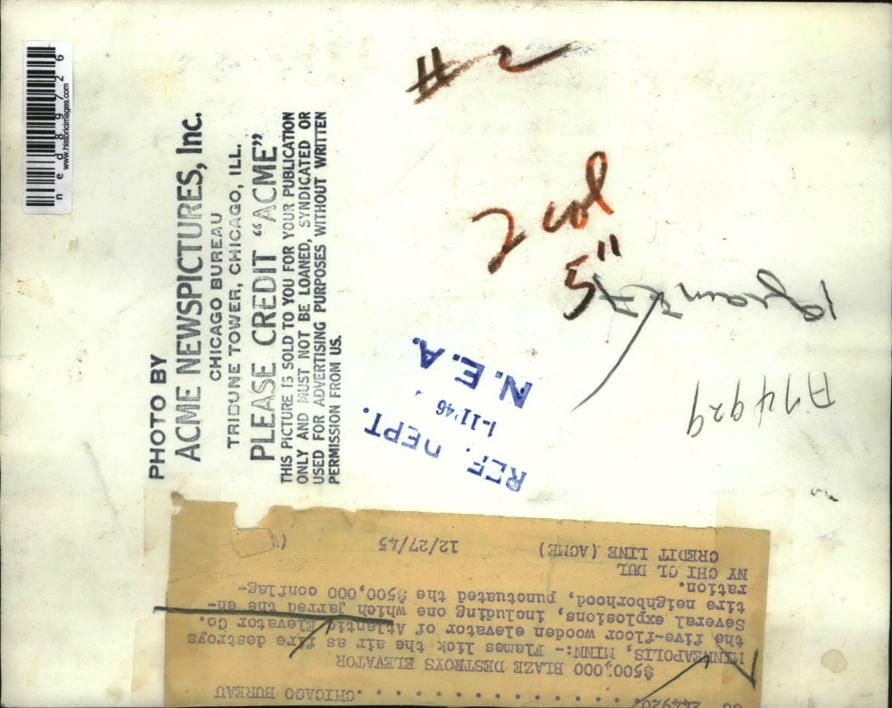 1945 Press Photo Fire and several explosions at Atlantic Elevator Co.in Minn