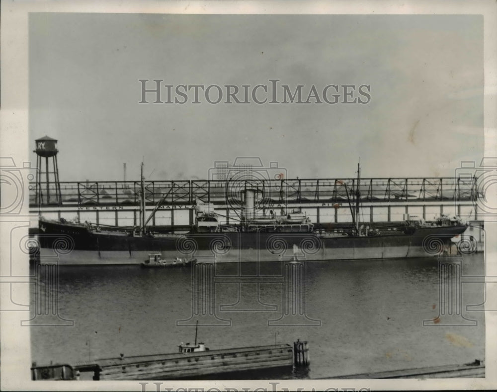 1940 Press Photo The Empire Bison also known as the &quot;Bloody Wonder&quot; at the dock- Historic Images