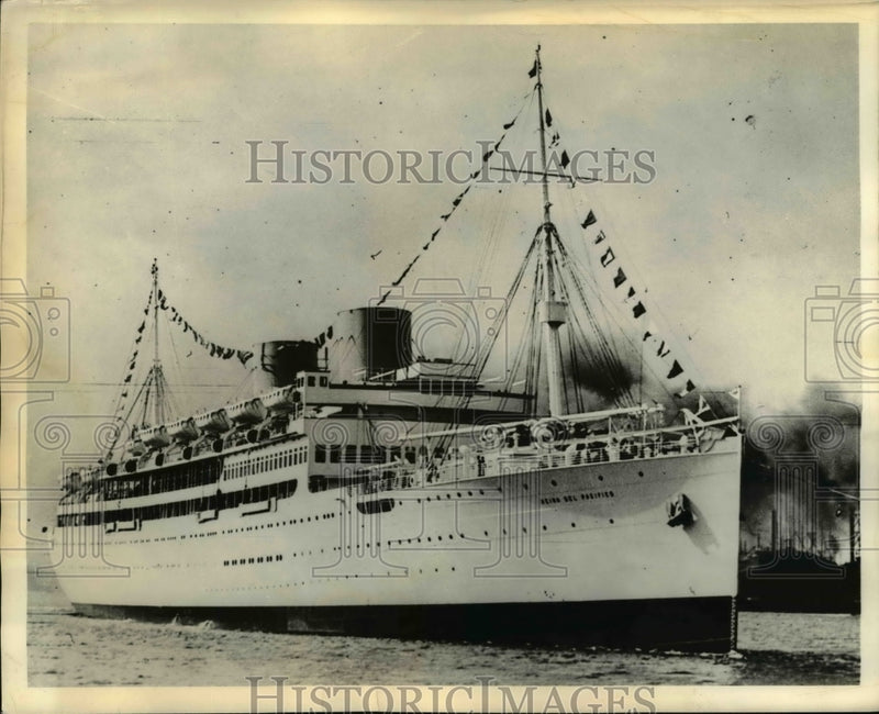 Load image into Gallery viewer, 1937 Press Photo A view of the Water Liners Transportation
