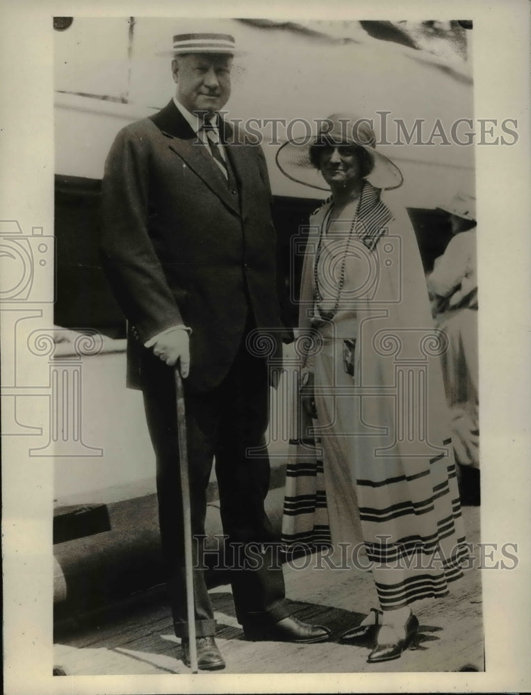 Load image into Gallery viewer, 1929 Press Photo Henry Thornton,prepares a report of the railways of Mexico
