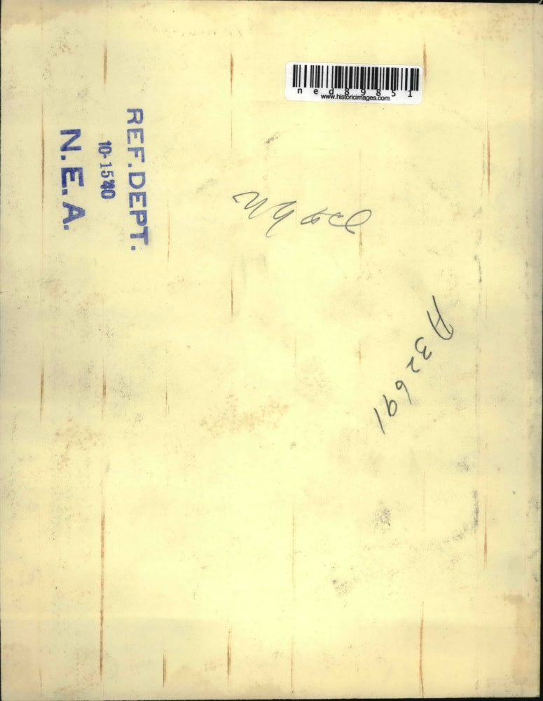 1940 Press Photo D.W.Tomlinson receives confidential information war w/ Japan