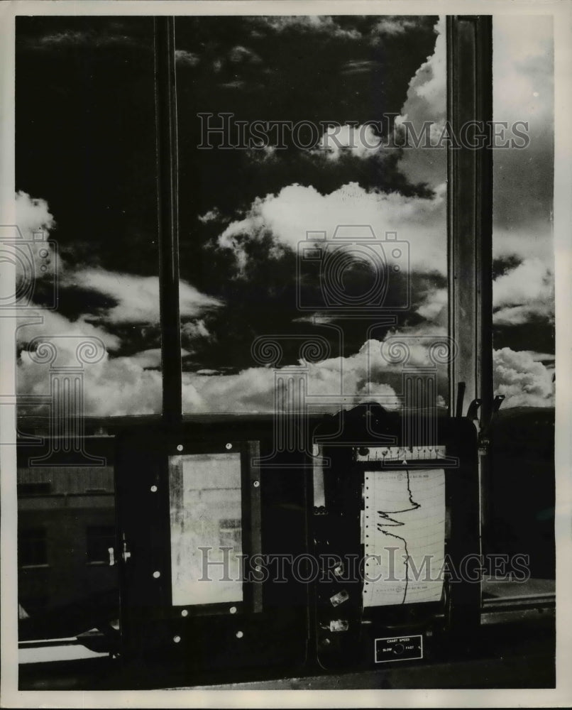 1952 Press Photo Pen that writes the weather for General Electric Laboratory