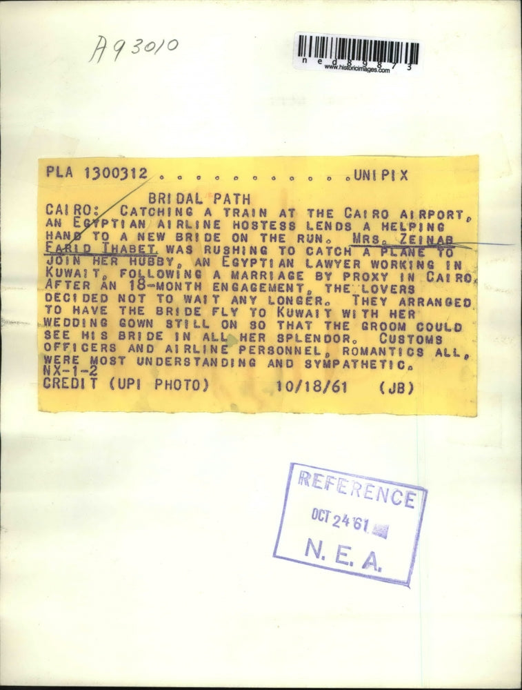 1961 Press Photo Bride flies to Kuwait from Cairo,wearing her wedding gown