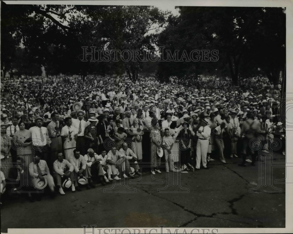 1936 Press Photo of 80,000 people gathered to hear Governor Alfred M. Landon