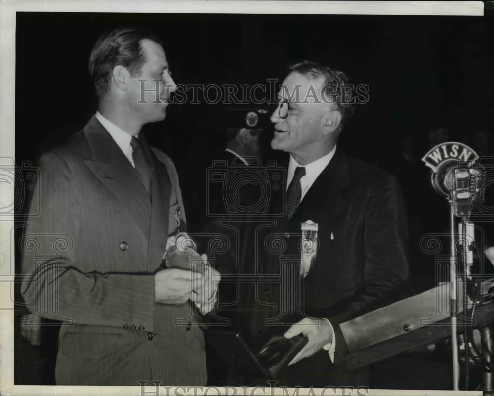 1941 Press Photo Mayor Maurice J. Tobin receives an award from J. Monroe Johnson