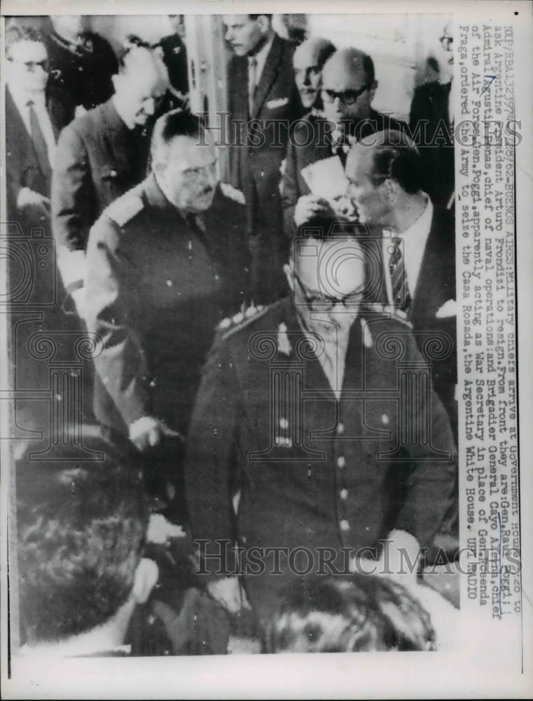 Load image into Gallery viewer, 1962 Press Photo Military chiefs ask Argentine President Frondizi to resign
