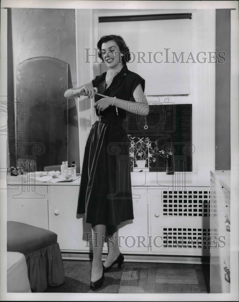 Load image into Gallery viewer, 1951 Press Photo Corduroy for Maternity Styles - ned90163
