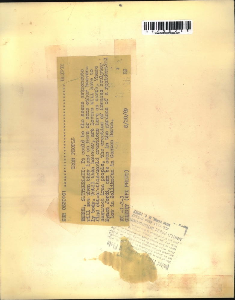 1969 Press Photo Astronauts on a residential garden