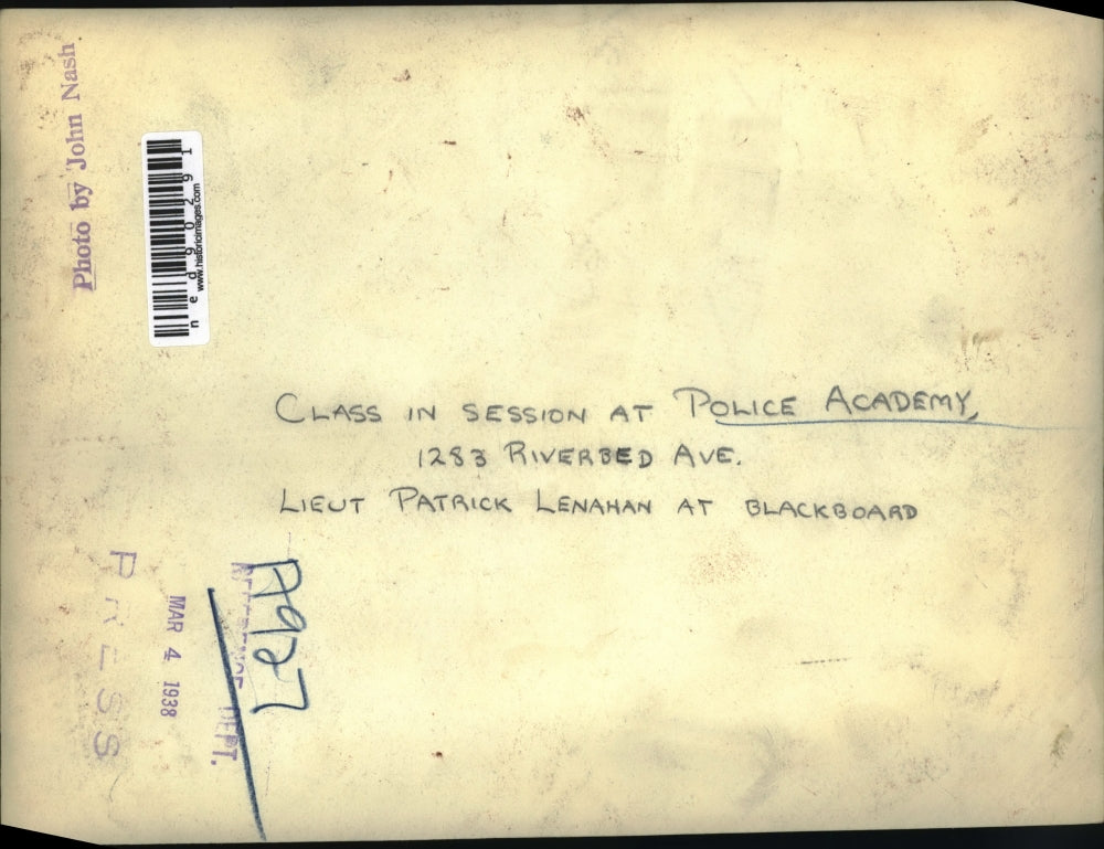 1938 Press Photo of a class in a police academy. Lt. Lenahan at chalkboard.