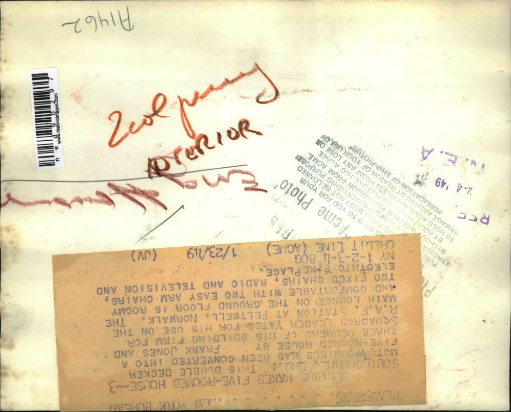 1949 Press Photo of woman sitting in one of five rooms in house that was fomerly