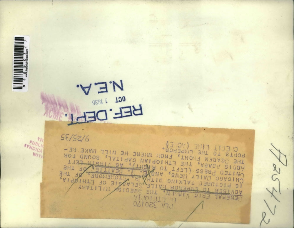 1939 Press Photo of General Eric Virgin (L) speaks with R. Stonemore, and E.W.