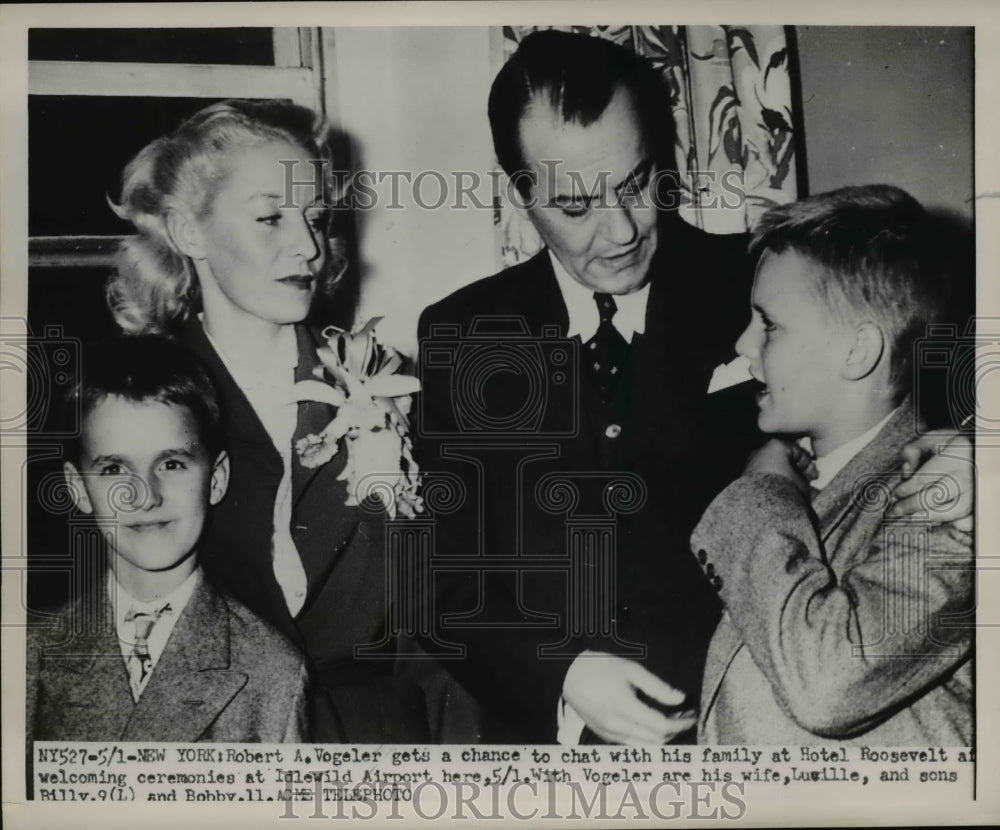 1951 Press Photo of Robert A. Vogler and his family at the Hotel Roosevelt.