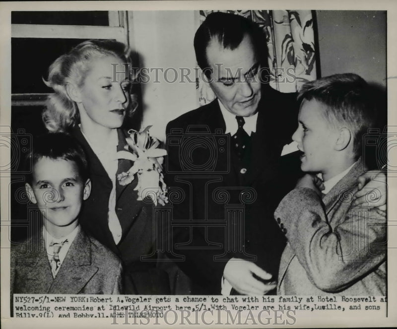 Load image into Gallery viewer, 1951 Press Photo of Robert A. Vogler and his family at the Hotel Roosevelt.
