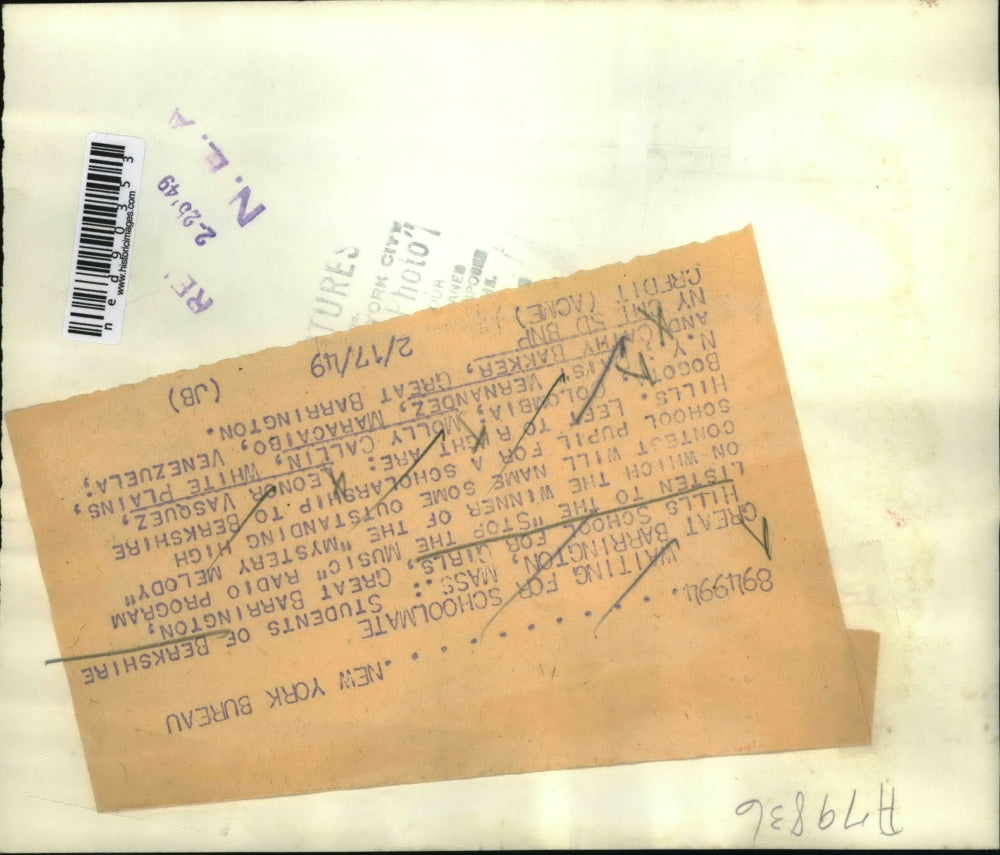 1949 Press Photo of girls that attend the Berkshire School for Girls listening