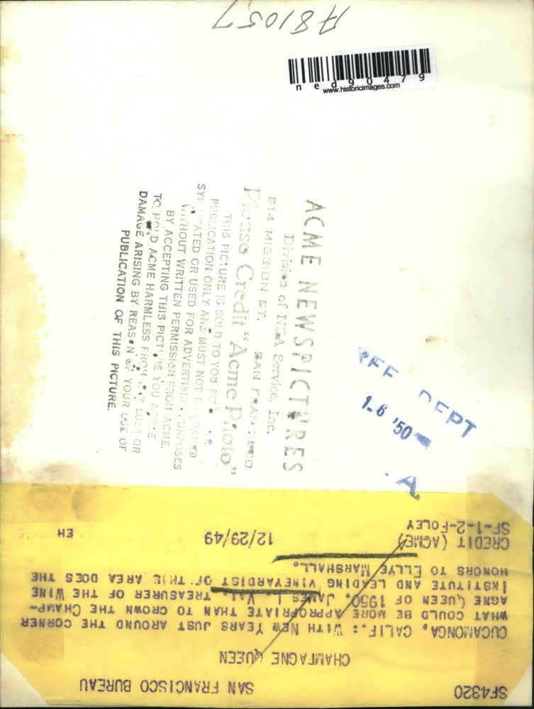 1949 Press Photo James L. Val Crowns the Champagne Queen Ellye Marshall