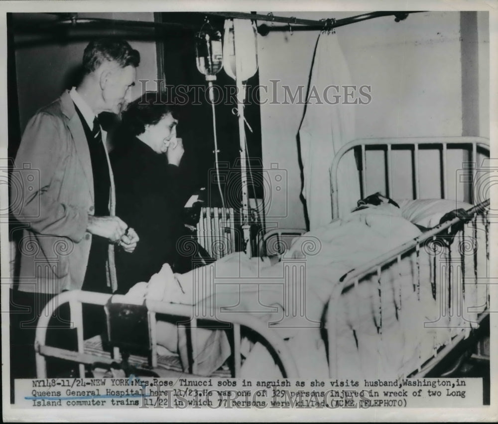 1950 Press Photo Rose Tinucci visits her husband at the hospital.