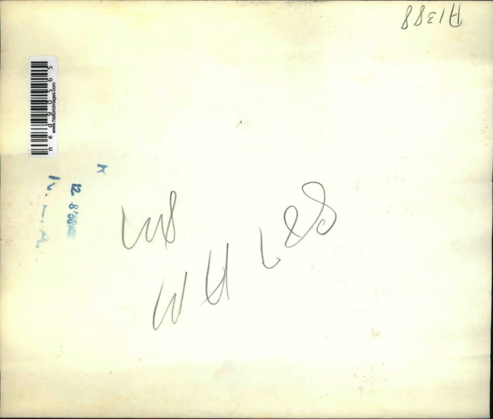 1950 Press Photo Rose Tinucci visits her husband at the hospital.