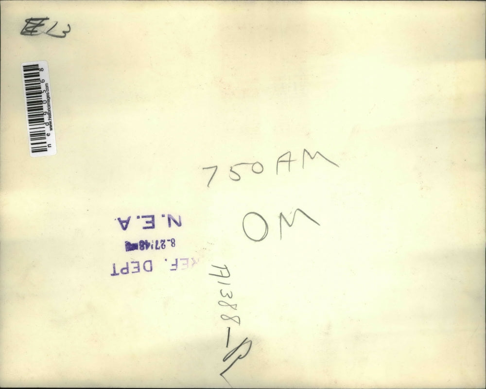 1948 Press Photo Policeman on guard at the entrance of Roosevelt Hospital.