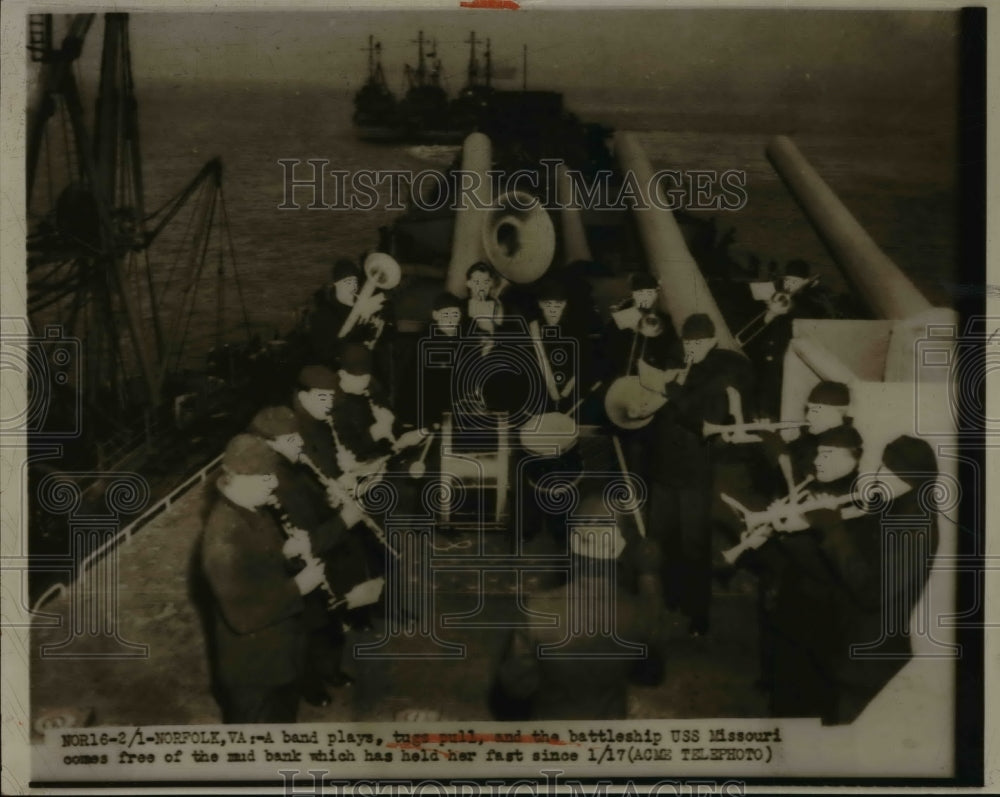 1950 Press Photo Band plays at the USS Missouri