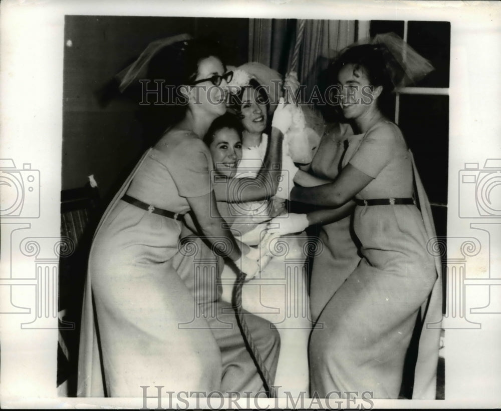1970 Press Photo Wedding bells for Barbara Mcdonald for her marriage