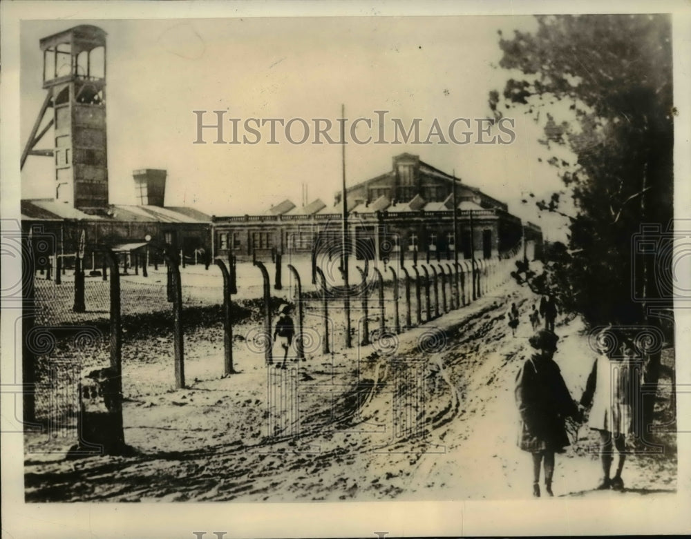 1934 Press Photo A little dirt road marks the border between Germany and France