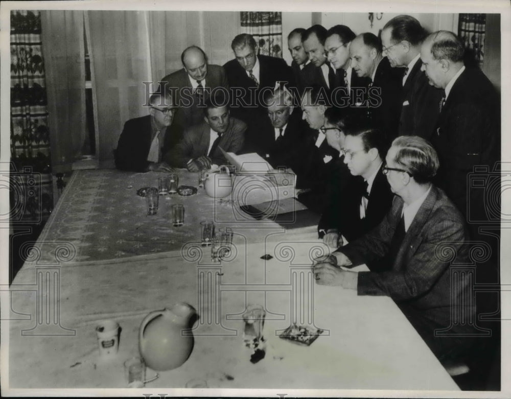 1950 Press Photo Company negotiators looking of copy of agreement