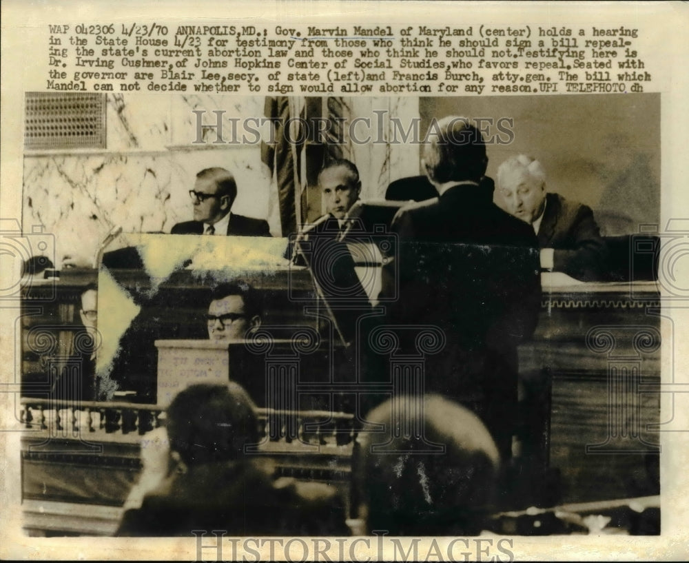 1970 Press Photo Gov.Marvin Mandel of Maryland holds hearing in the State House