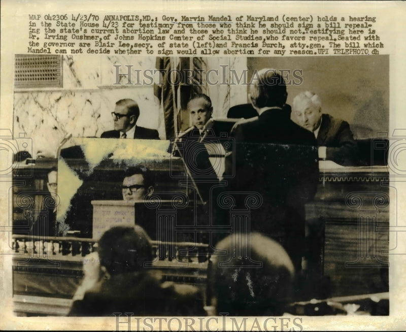 Load image into Gallery viewer, 1970 Press Photo Gov.Marvin Mandel of Maryland holds hearing in the State House
