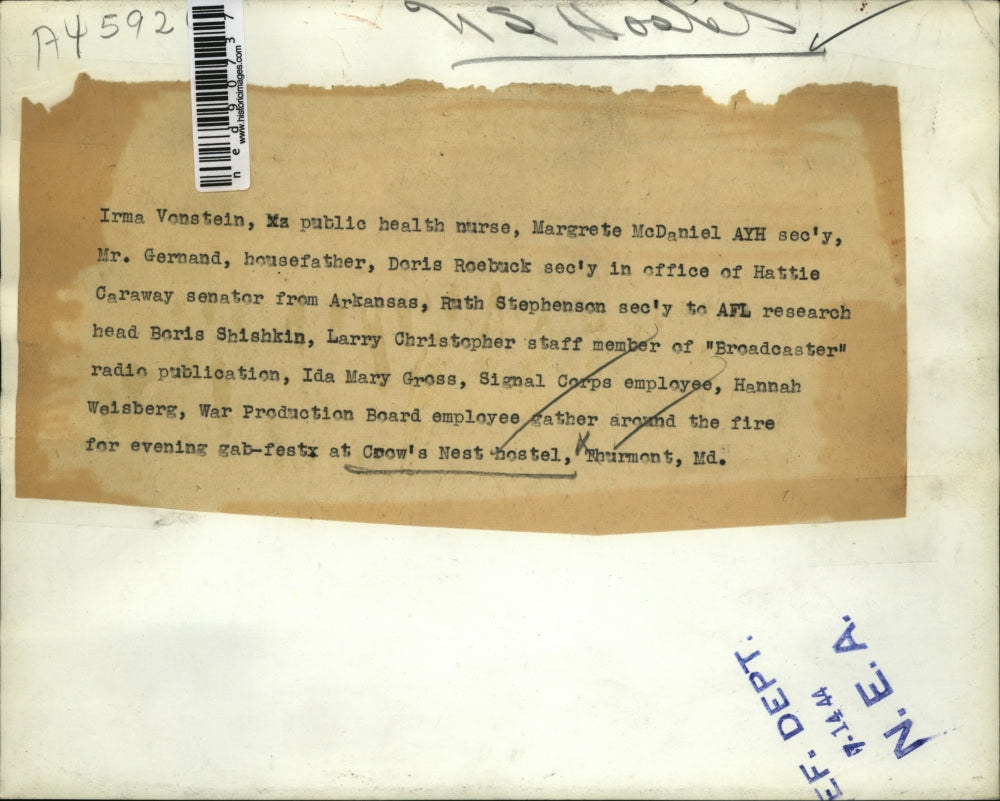 1944 Press Photo Officials at Cow's Nest Hostel