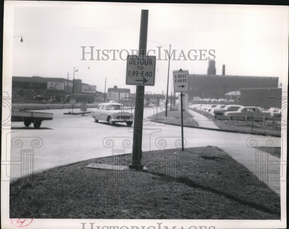 1955 Press Photo Marginal road leaving E. 55th St. going back to E. 40th E. 49th