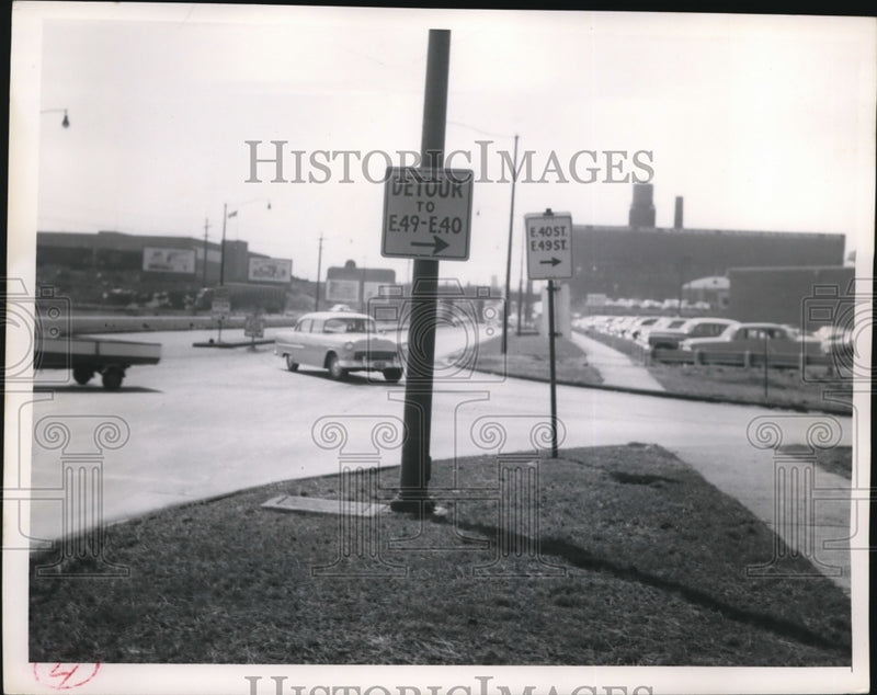 Load image into Gallery viewer, 1955 Press Photo Marginal road leaving E. 55th St. going back to E. 40th E. 49th
