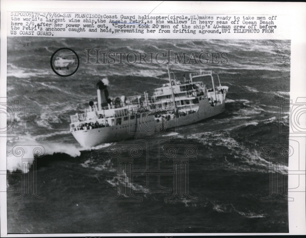 1960 Press Photo Coast Guard Helicopter above the largest wine ship Angelo Petri- Historic Images