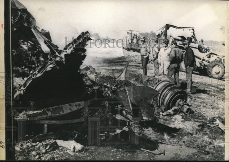 Load image into Gallery viewer, 1970 Press Photo of workers looking over one the seven wrecked semi trucks on
