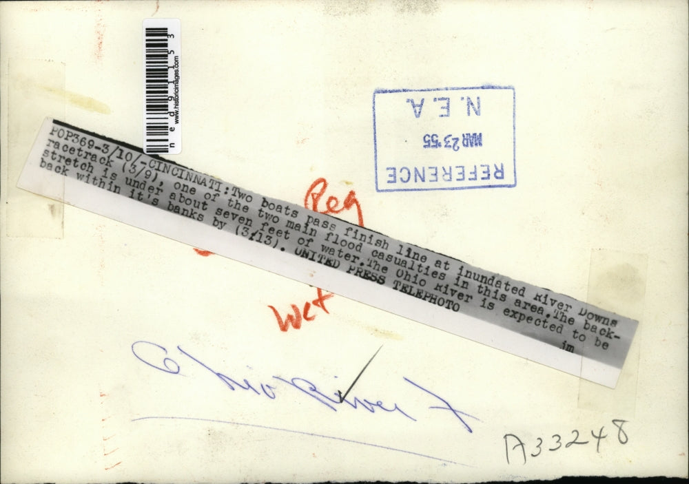 1955 Press Photo Two boats pass the finish line at inundated at River Downs