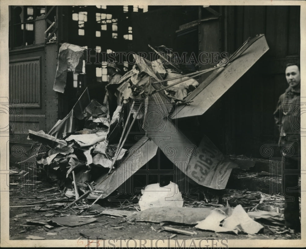 1931 Press Photo A photo of a wreck plane in Pittsburgh