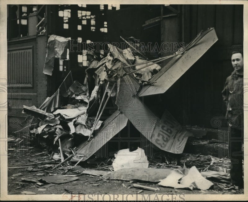 Load image into Gallery viewer, 1931 Press Photo A photo of a wreck plane in Pittsburgh
