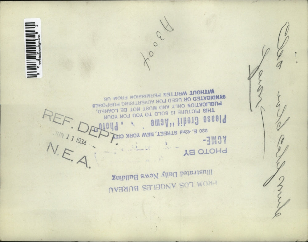 1934 Press Photo Cleo, A wild California mule fawn is being fed by the caretaker