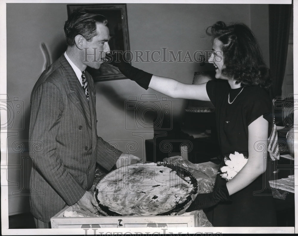 1946 Press Photo Queen of the Erie County Cherry Festival and Matthew Connelly