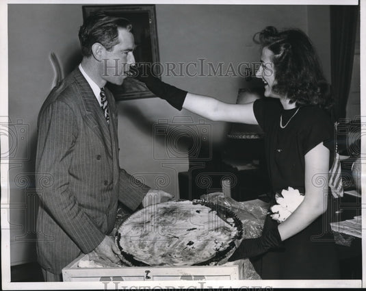 1946 Press Photo Queen of the Erie County Cherry Festival and Matthew Connelly
