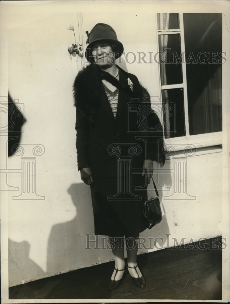 1929 Press Photo Mrs. Elisha Lee, arrived in New York on the S.S. France