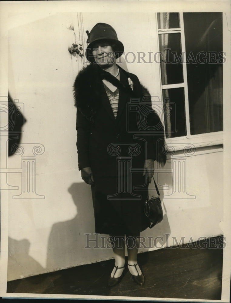 1927 Press Photo Mrs. Elisha Lee, arrived in New York City on S.S. France