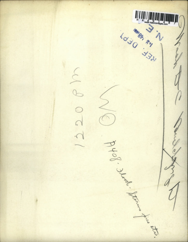 1948 Press Photo of William Van Sickler waiting to see if rescue personnel find