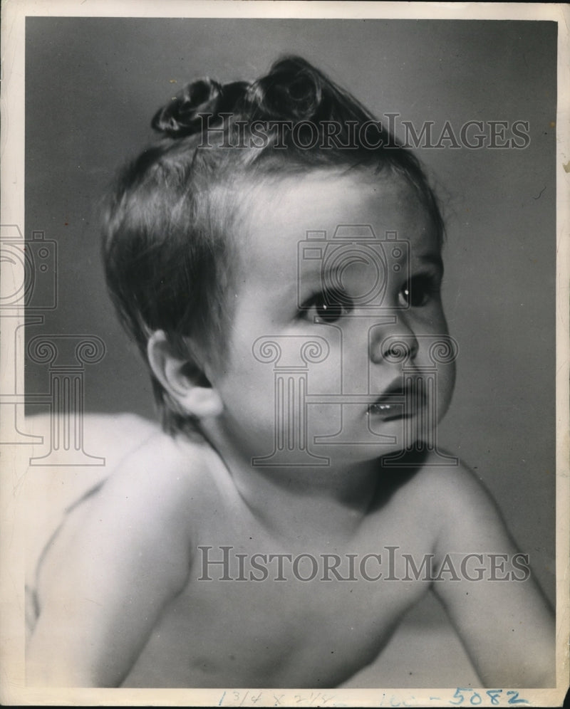 Load image into Gallery viewer, 1949 Press Photo of a baby
