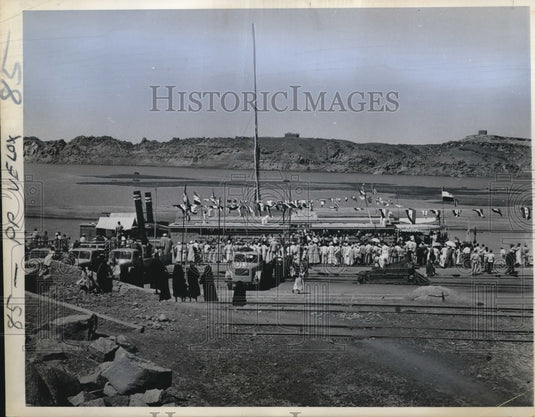 1963 Press Photo of people being evacuated from around the Nile River when the- Historic Images