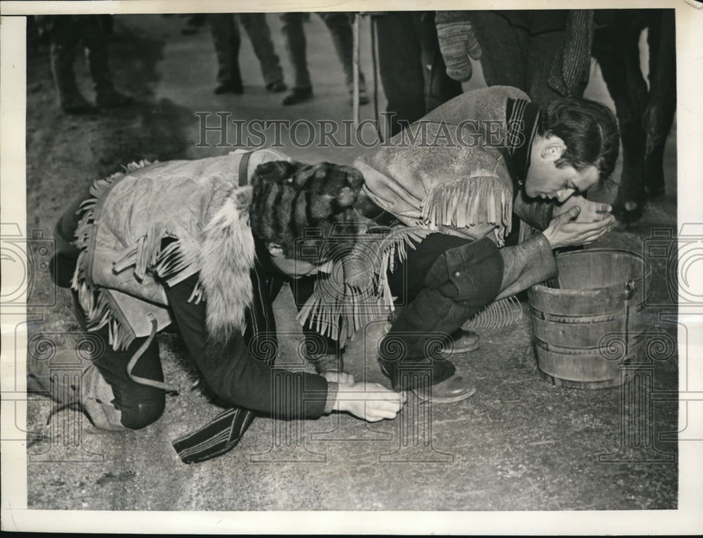 1937 Press Photo of Robert Neary giving his comrade, J, Triechler a hotfoot