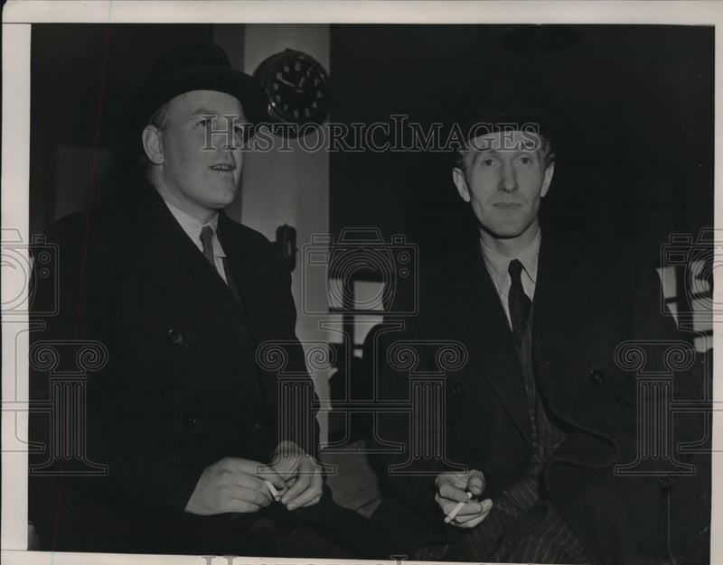 Load image into Gallery viewer, 1941 Press Photo of L-R Robert Thompson and John McClay
