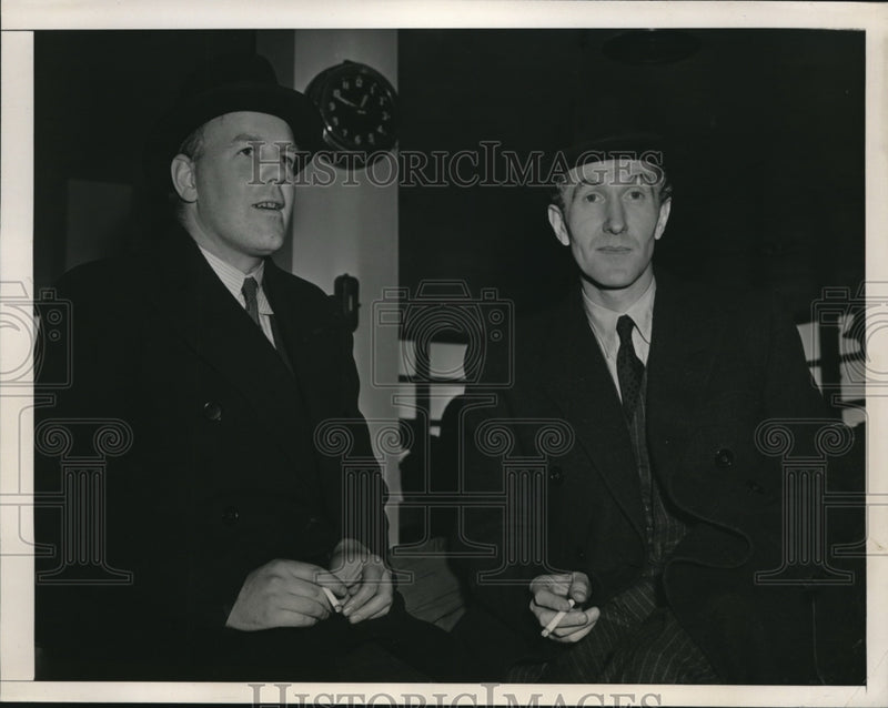 Load image into Gallery viewer, 1941 Press Photo of L-R Robert Thompson and John McClay.
