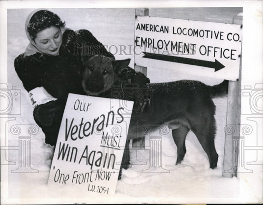 1946 Press Photo of Mrs Sophie Kerlin and her dog Wolfie. - Historic Images