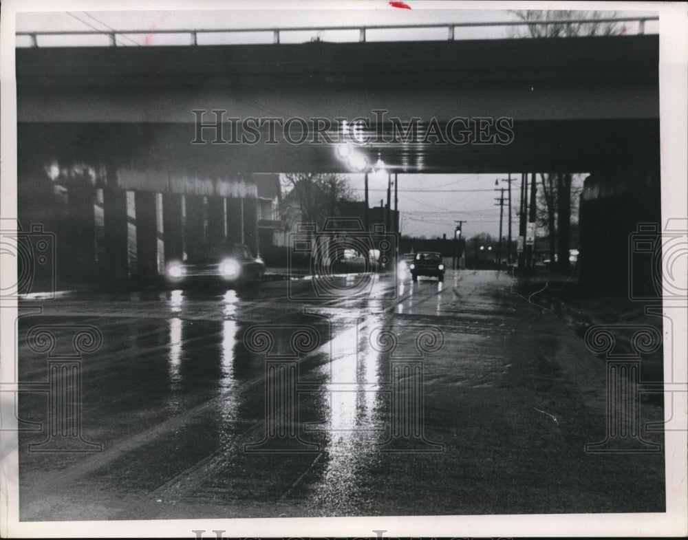 1966 Press Photo of street under an over pass.