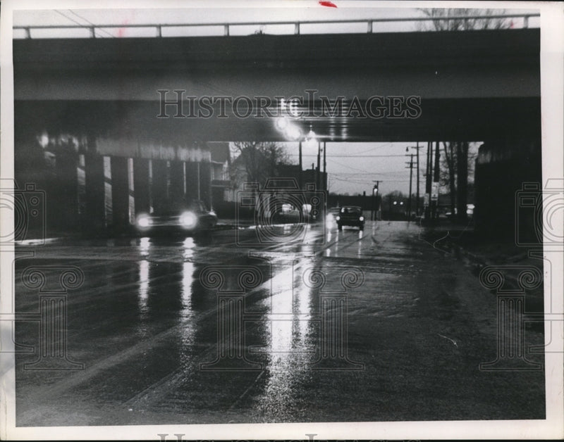 Load image into Gallery viewer, 1966 Press Photo of street under an over pass.
